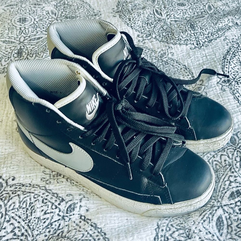 Black and white Nike Blazers - Picture 7 of 12